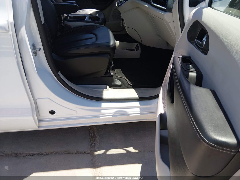 2024 Chrysler Pacifica VIN 2C4RC1S70RR177956 IAAI salvage auction — REAR END, Salvage Title, sold $10,000 on 2026-08-23 (photo 5)