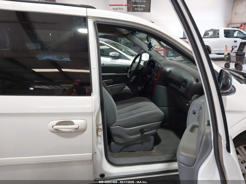 2005 Chrysler Town & country VIN 2C4GP44R55R519133 IAAI salvage auction — FRONT END, Salvage (North Carolina), sold $475 on 2026-09-10 (photo 5)