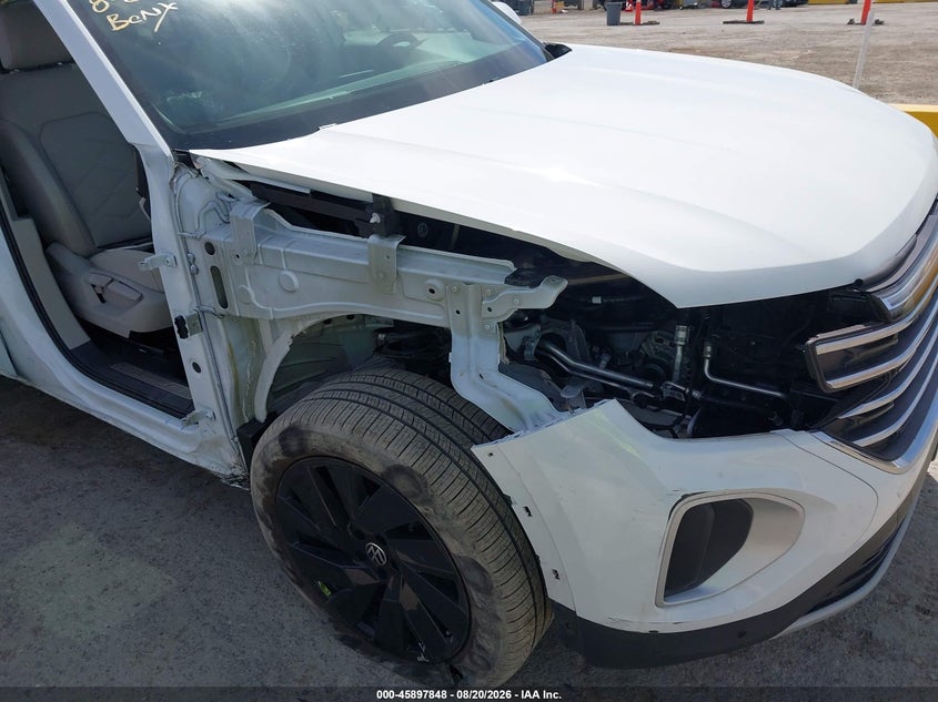 2025 Volkswagen Atlas VIN 1V2KR2CA7SC560547 IAAI salvage auction — RIGHT SIDE, Salvage (Massachusetts), sold $16,000 on 2026-09-17 (photo 6)