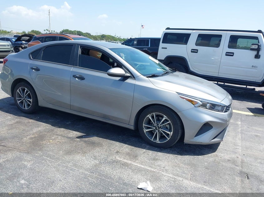 2024 Kia Forte VIN 3KPF24AD9RE720205 IAAI salvage auction — SIDE, Rebuildable (Florida), sold $5,275 on 2026-09-04 (photo 1)