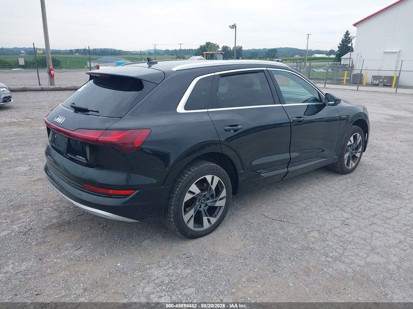 2022 Audi E-tron VIN WA1LAAGE4NB026091 IAAI salvage auction — NORMAL WEAR, Clear (New York), sold $10,400 on 2026-08-26 (photo 4)