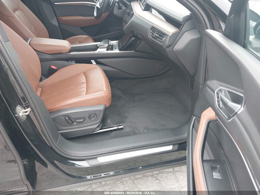 2022 Audi E-tron VIN WA1LAAGE4NB026091 IAAI salvage auction — NORMAL WEAR, Clear (New York), sold $10,400 on 2026-08-26 (photo 5)