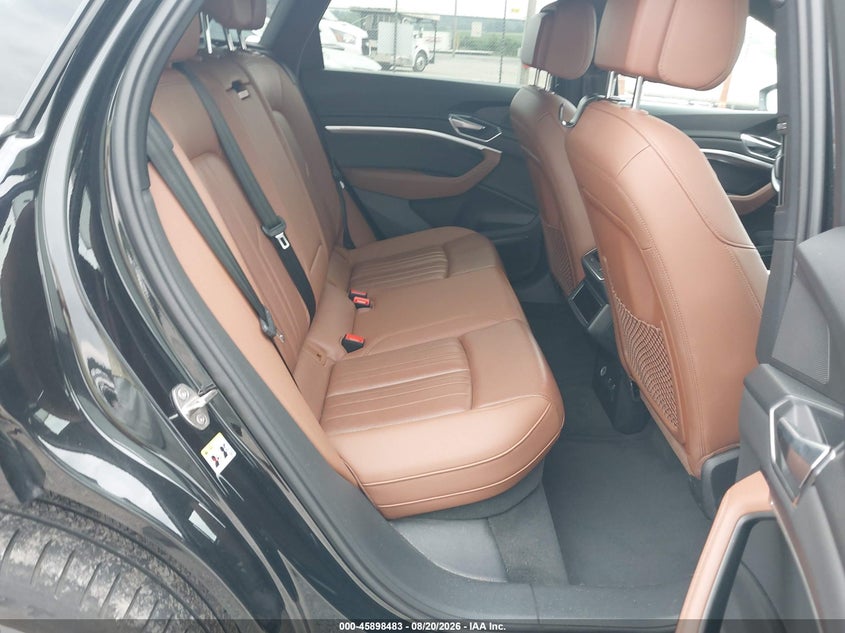 2022 Audi E-tron VIN WA1LAAGE4NB026091 IAAI salvage auction — NORMAL WEAR, Clear (New York), sold $10,400 on 2026-08-26 (photo 8)