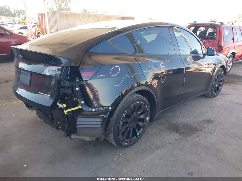 2022 Tesla Model y VIN 7SAYGDEE7NF330434 IAAI salvage auction — REAR END, Salvage Title, sold $10,200 on 2026-09-07 (photo 4)