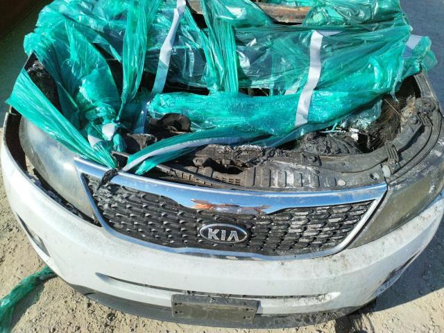 2015 Kia Sorento VIN 5XYKTCA65FG586105 COPART salvage auction — BURN, CA - NON-REPAIRABLE VEHICLE CERT, sold $50 on 2026-07-17 (photo 7)