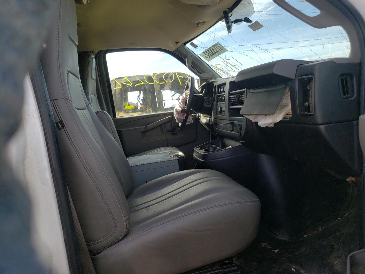 2016 Chevrolet Express 2500 VIN 1GCWGAFF4G1172074 COPART salvage auction — Front End, IN - BILL OF SALE - PARTS ONLY, sold $2,100 on 2024-11-08 (photo 9)