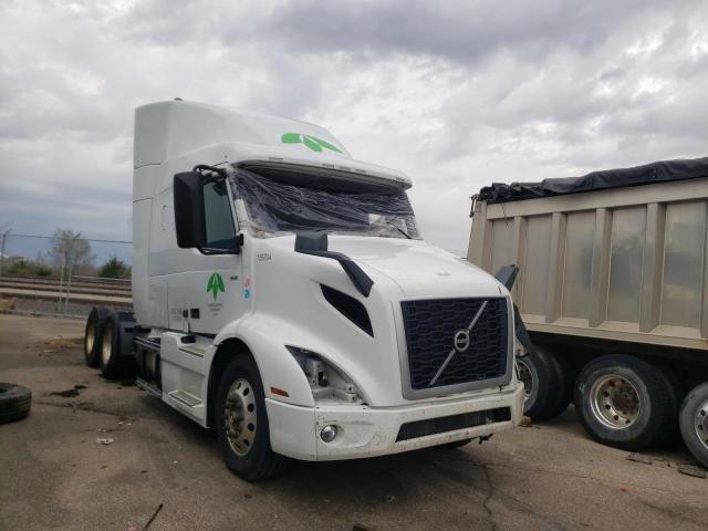 2020 Volvo VNR VIN 4V4WC9EH6LN247412 COPART salvage auction — Rollover, Other, sold $19,600 on 2025-08-06 (photo 1)