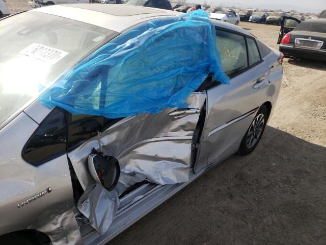 2020 Toyota Prius VIN JTDKARFU4L3122562 COPART salvage auction — Side, Salvage, sold $8,600 on 2021-04-13 (photo 9)