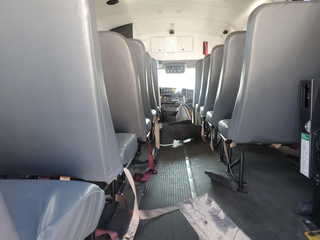 2011 Chevrolet Bus VIN 1GB9G5A60A1110548 COPART salvage auction — Front End, MS - CERTIFICATE OF TITLE - JUNK, sold $450 on 2026-07-09 (photo 6)