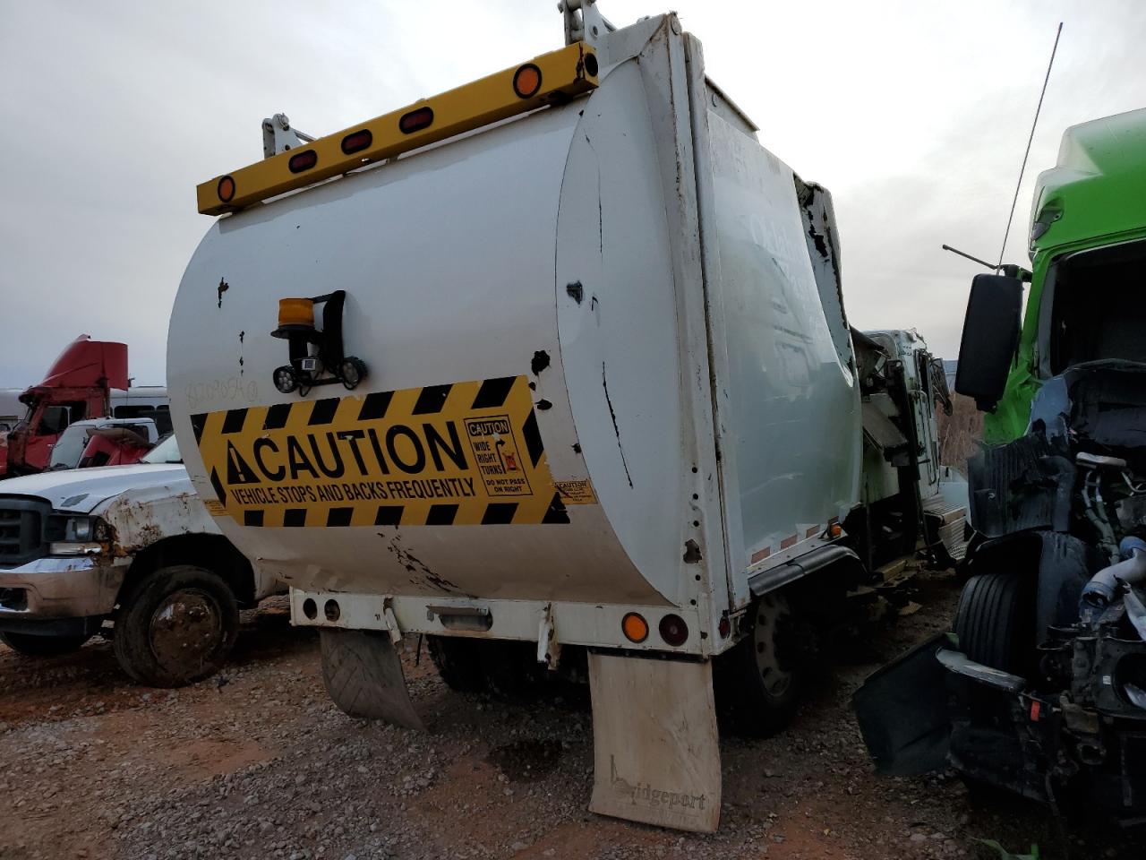 2019 Kenworth T370 VIN 2NKHHJ7X8KM358830 COPART salvage auction — All Over, OK - CERT OF TITLE-SALVAGE, sold $2,500 on 2025-07-24 (photo 4)