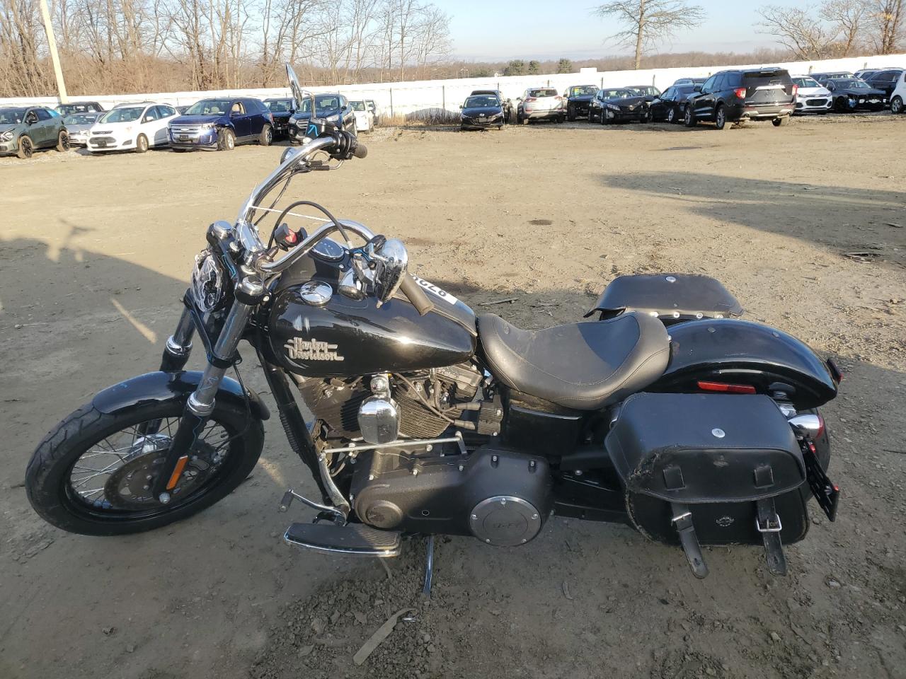 2017 Harley-Davidson FXDB VIN 1HD1GXM15HC311847 COPART salvage auction — Front End, NJ - CERT OF TITLE-SALVAGE, sold $2,600 on 2025-02-20 (photo 3)