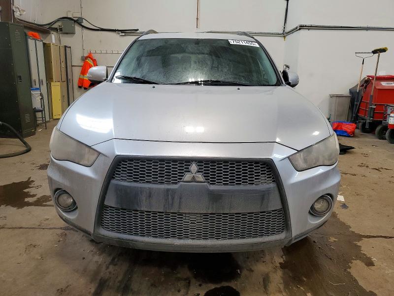 2010 Mitsubishi Outlander VIN JA4JT3AX1AZ604429 COPART salvage auction — VANDALISM, AB - BOS - SALVAGE, sold $300 on 2026-07-16 (photo 5)