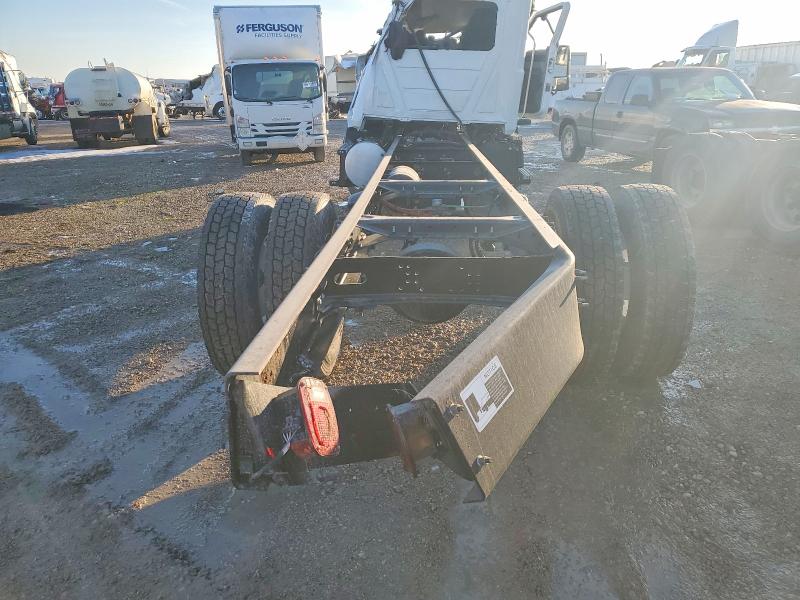 2026 Mack Md VIN 1M2MDBAA5TS019382 COPART salvage auction — ALL OVER, TX - NONREPAIRABLE TITLE, sold $5,000 on 2026-07-09 (photo 6)