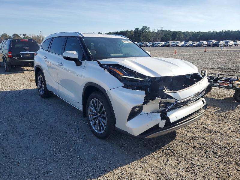 2025 Toyota Highlander hybrid VIN 5TDKBRCH8SS648596 COPART salvage auction — Front End, NC - SALVAGE CERTIFICATE OF TITLE, sold $30,000 on 2026-02-02 (photo 4)