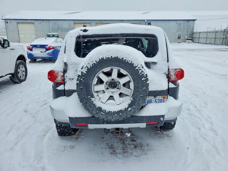 2007 Toyota Fj cruiser VIN JTEBU11F870067280 COPART salvage auction — ROLLOVER, Mi - Certificate Of Title, sold $2,600 on 2026-07-15 (photo 6)