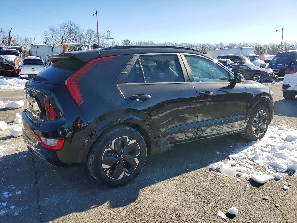 2023 Kia Niro VIN KNDCR3L15P5051273 COPART salvage auction — SIDE, Fl - Cert Of Title Slvg Rebuildable, sold $9,600 on 2026-07-06 (photo 3)