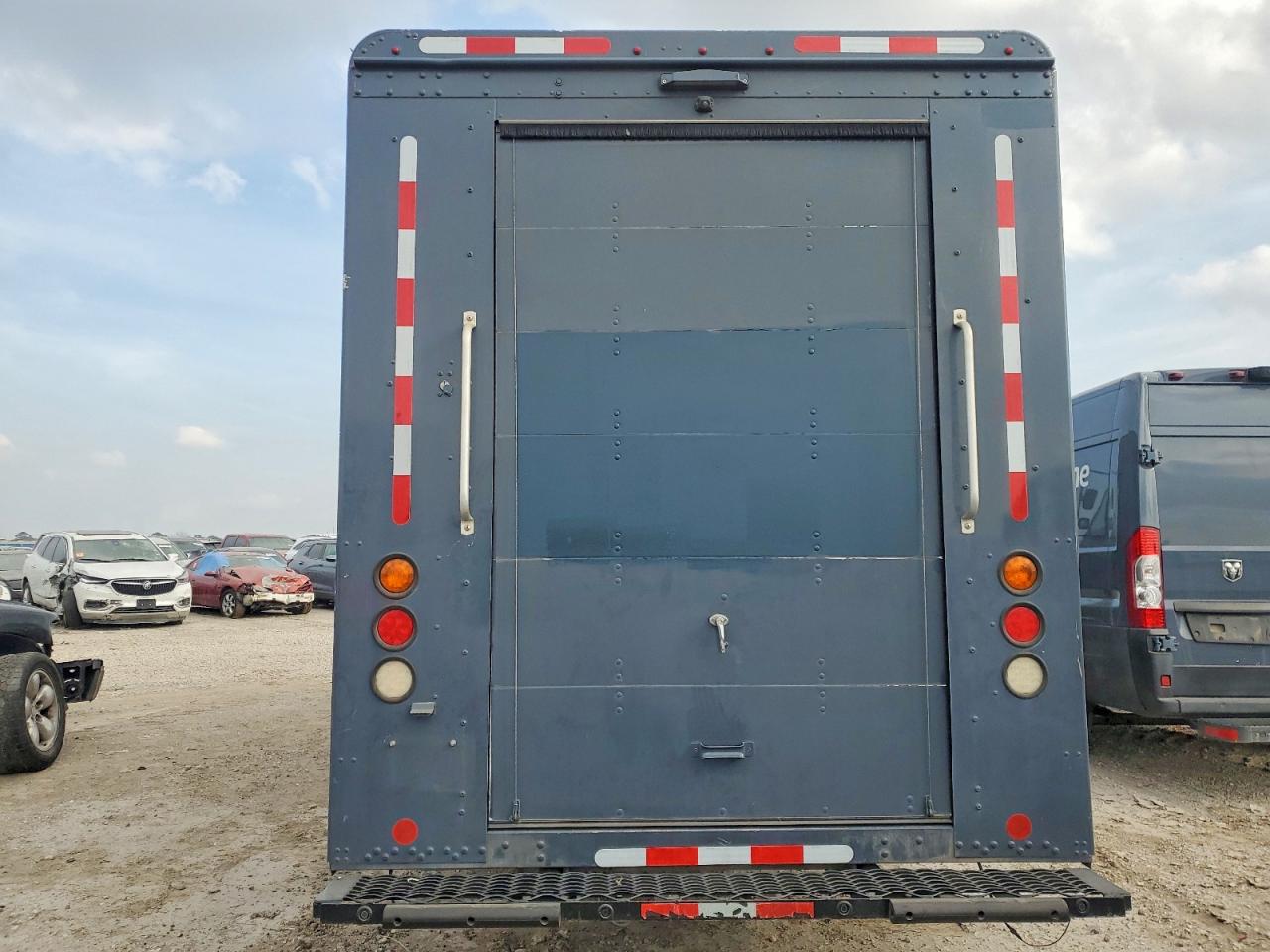 2020 Freightliner All models VIN 4UZAC2EA8LCMH7911 COPART salvage auction — Minor Dent/Scratches, TX - CERTIFICATE OF TITLE, sold $19,100 on 2026-06-30 (photo 6)