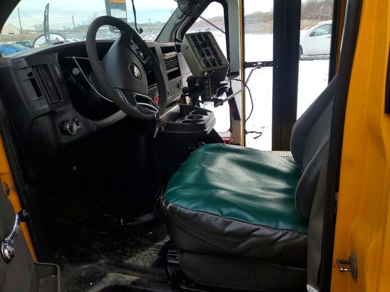 2009 Chevrolet Bus VIN 1GBHG316391114296 COPART salvage auction — NORMAL WEAR, NY - CERTIFICATE OF TITLE, sold $2,500 on 2026-07-09 (photo 5)