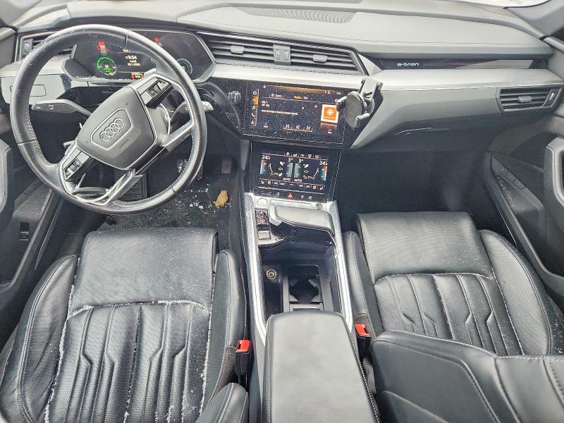 2019 Audi E-tron VIN WA1VAAGE0KB008742 COPART salvage auction — SIDE, Qc - Gravement Accidente, sold $12,200 on 2026-08-25 (photo 8)