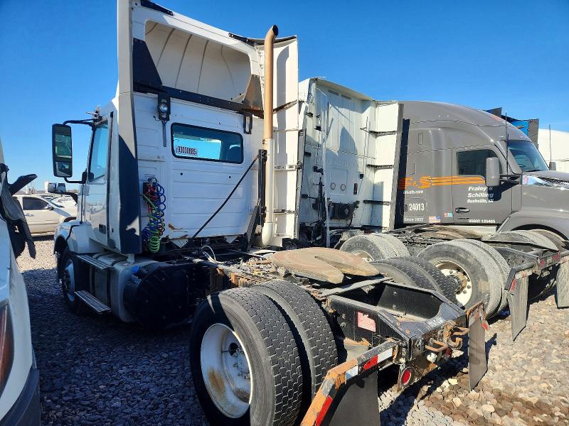 2012 Volvo Vn VIN 4V4N19EH2CN549507 COPART salvage auction — NORMAL WEAR, In - Certificate Of Title, sold $5,000 on 2026-08-25 (photo 3)