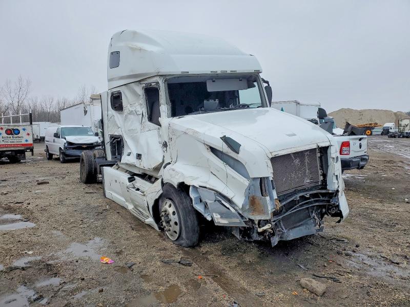 2021 Volvo Vnl VIN 4V4NC9EH8MN281350 COPART salvage auction — ALL OVER, Il - Certificate Of Title, sold $1,200 on 2026-07-07 (photo 9)