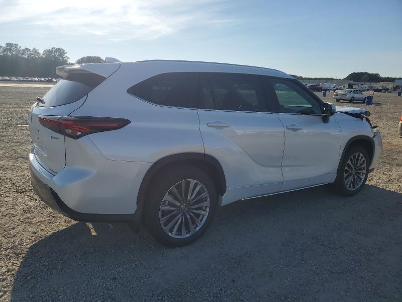 2025 Toyota Highlander hybrid VIN 5TDKBRCH8SS648596 COPART salvage auction — Front End, NC - SALVAGE CERTIFICATE OF TITLE, sold $30,000 on 2026-02-02 (photo 3)
