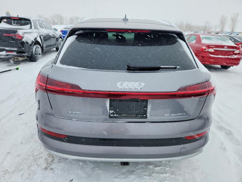 2019 Audi E-tron VIN WA1VAAGE0KB008742 COPART salvage auction — SIDE, Qc - Gravement Accidente, sold $12,200 on 2026-08-25 (photo 6)