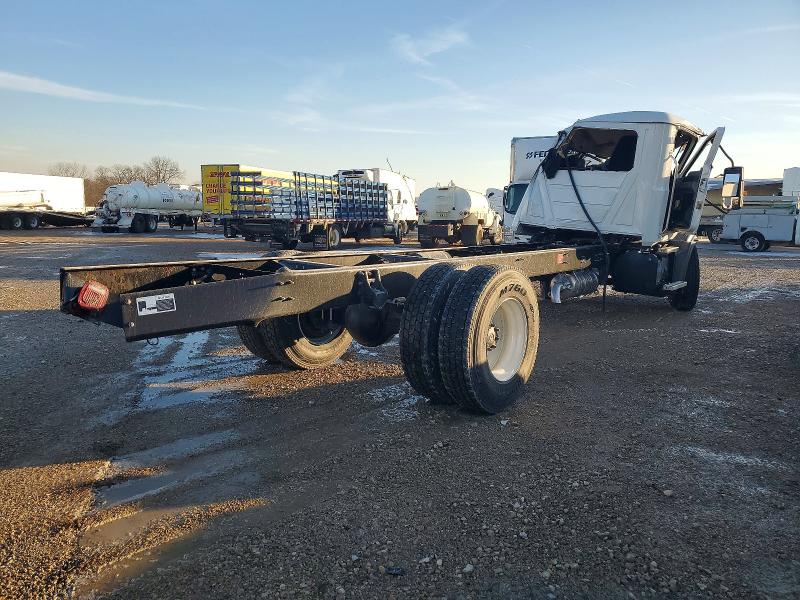 2026 Mack Md VIN 1M2MDBAA5TS019382 COPART salvage auction — ALL OVER, TX - NONREPAIRABLE TITLE, sold $5,000 on 2026-07-09 (photo 4)