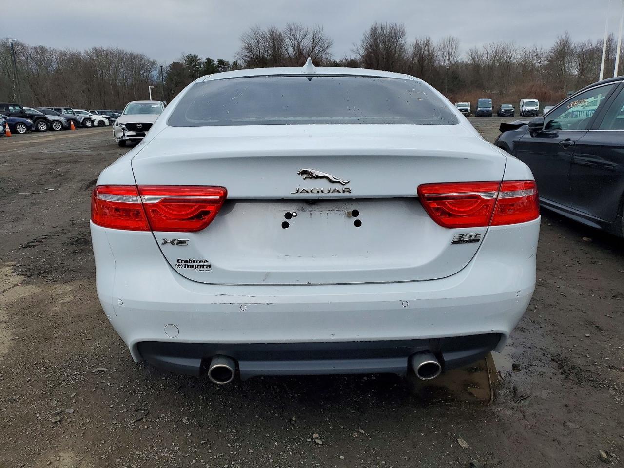 2018 Jaguar Xe VIN SAJAN4EV3JCP17768 COPART salvage auction — Minor Dent/Scratches, Ct - Clean Title, sold $2,950 on 2026-09-15 (photo 6)