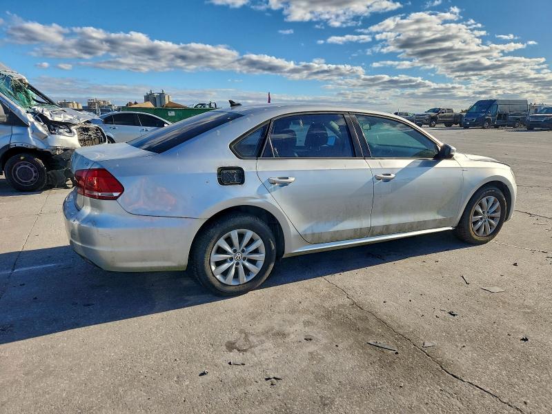 2015 Volkswagen Passat VIN 1VWAT7A33FC092027 COPART salvage auction — MINOR DENT/SCRATCHES, Salvage Title, sold $1,450 on 2026-08-13 (photo 3)