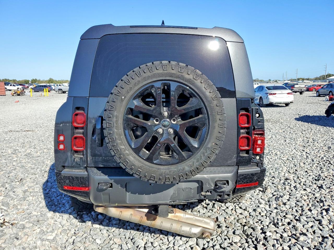 2024 Land Rover Defender VIN SALEWFEU2R2353773 COPART salvage auction — Front End, FL - CERT OF TITLE SLVG REBUILDABLE, sold $13,300 on 2026-06-30 (photo 6)