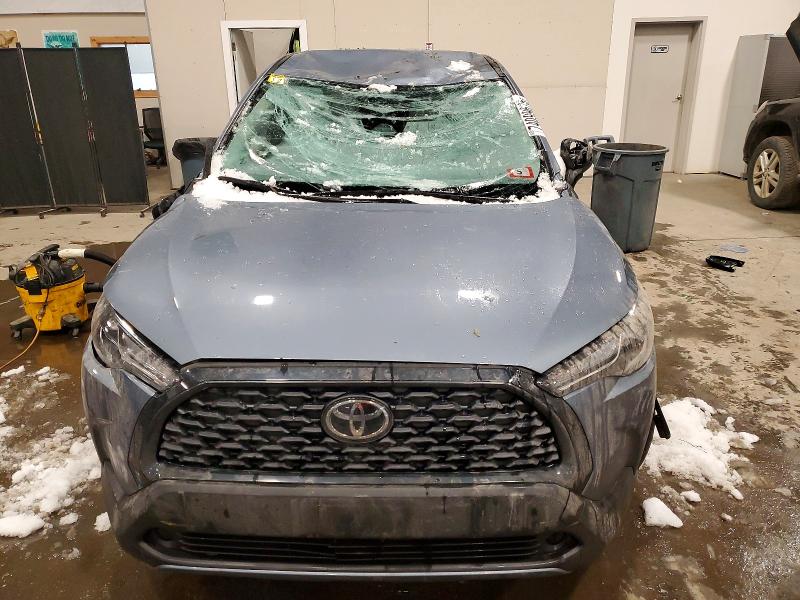 2024 Toyota Corolla cross VIN 7MUAAABG9RV095708 COPART salvage auction — ROOF, NH - CERT OF TITLE-SALVAGE, sold $4,400 on 2026-07-13 (photo 5)