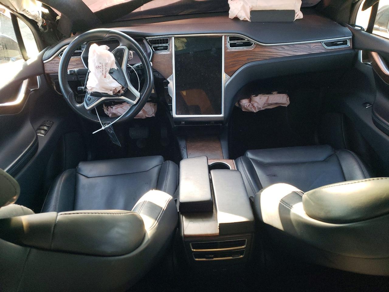 2017 Tesla Model x VIN 5YJXCAE2XHF077364 COPART salvage auction — Front End, VA - CERTIFICATE OF TITLE, sold $5,500 on 2026-01-23 (photo 8)
