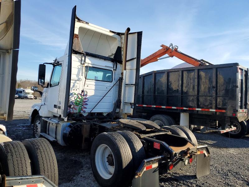 2016 Volvo Vnl VIN 4V4N39TG5GN965609 COPART salvage auction — NORMAL WEAR, In - Dealer Only Clean Title, sold $5,100 on 2026-08-05 (photo 3)