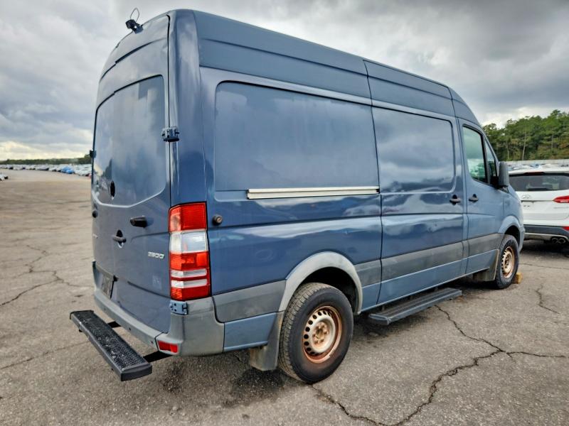 2018 Mercedes-benz Sprinter VIN WD3PE7CD6JP635573 COPART salvage auction — REAR END, Fl - Certificate Of Title, sold $3,250 on 2026-07-20 (photo 3)