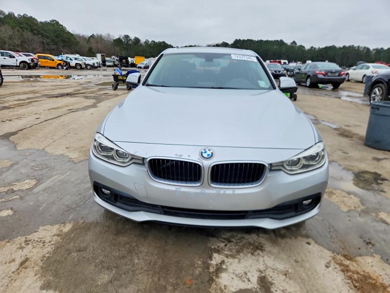2018 BMW 3 series VIN WBA8A9C51JAH12542 COPART salvage auction — NORMAL WEAR, La - Dealer Only Clean Title, sold $3,550 on 2026-07-10 (photo 5)