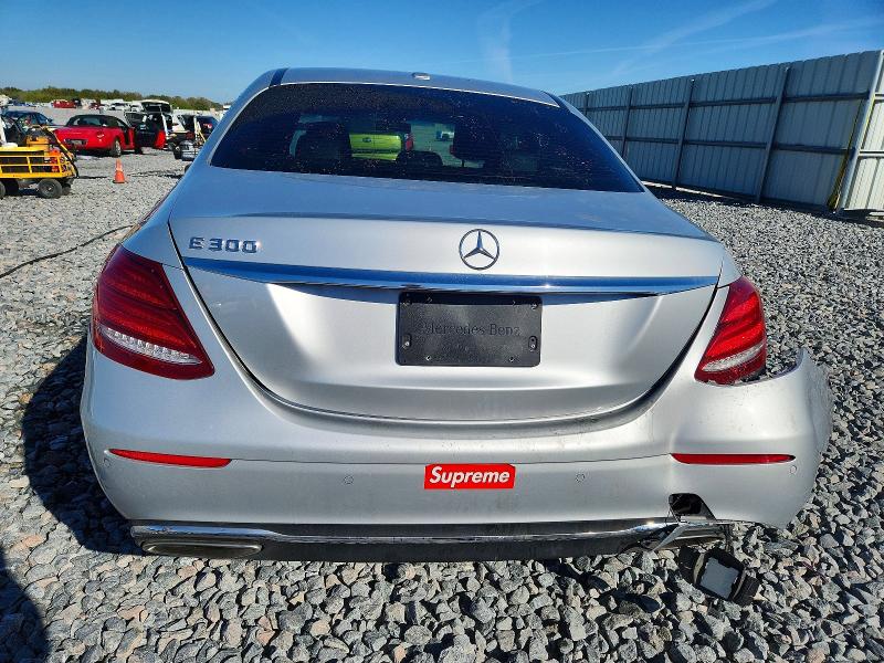 2017 Mercedes-benz E-klasse VIN WDDZF4JB8HA102333 COPART salvage auction — ALL OVER, Salvage Title, sold $2,500 on 2026-08-07 (photo 6)