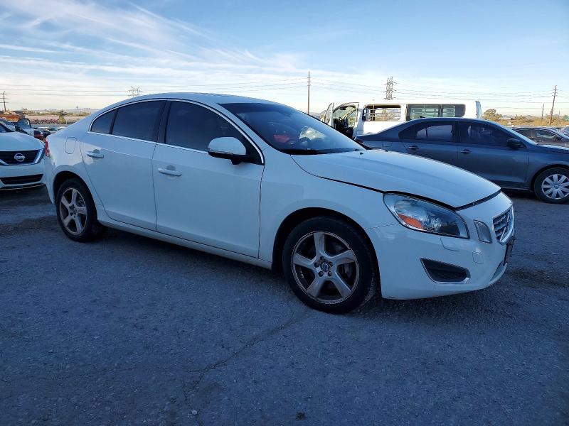 2013 Volvo S60 VIN YV1612FHXD2188630 COPART salvage auction — NORMAL WEAR, Salvage Title, sold $175 on 2026-07-24 (photo 4)