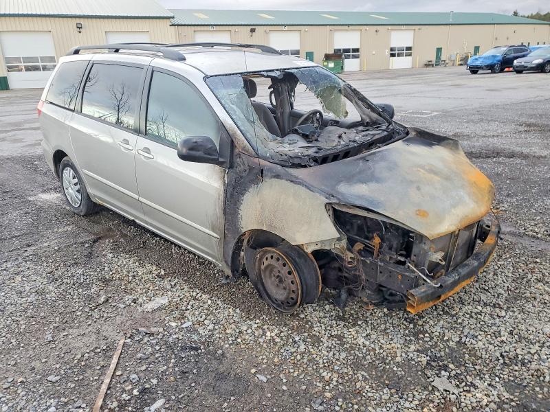 2006 Toyota Sienna VIN 5TDZA23C66S475924 COPART salvage auction — INTERIOR BURN, NY - MV907A-PARTS ONLY, sold $125 on 2026-07-13 (photo 4)