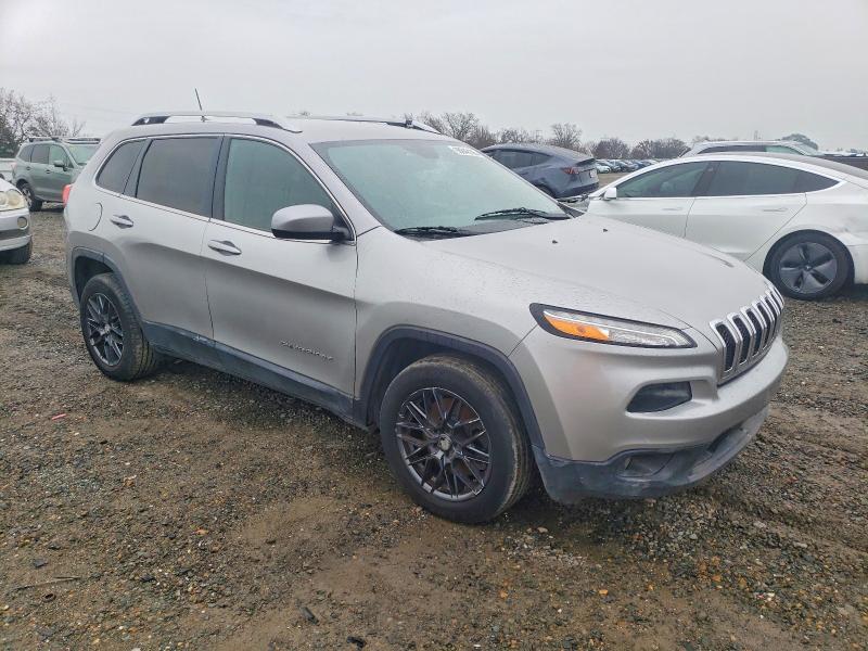 2018 Jeep Cherokee VIN 1C4PJLCBXJD518055 COPART salvage auction — NORMAL WEAR, Ca - Dis/Dlr/Exp Only Clean Title, sold $2,250 on 2026-07-02 (photo 4)