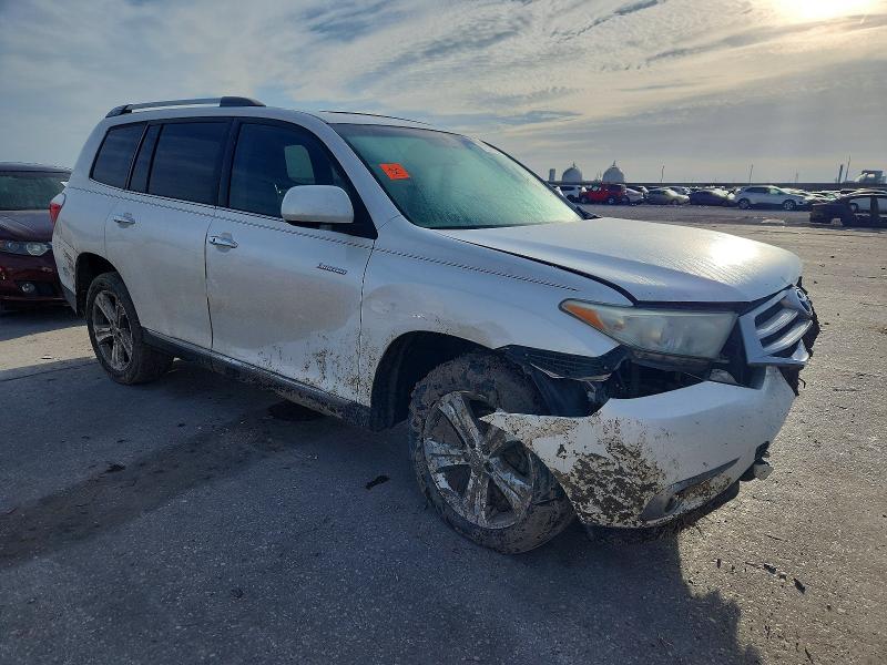 2011 Toyota Highlander VIN 5TDYK3EH4BS039431 COPART salvage auction — FRONT END, LA - CERT OF TITLE-SALVAGE FLOOD, sold $125 on 2026-07-29 (photo 4)
