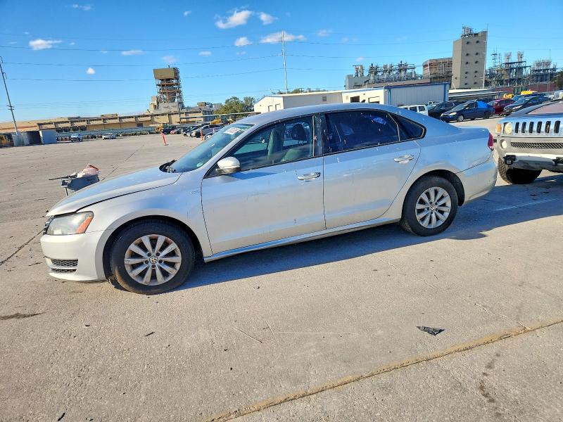 2015 Volkswagen Passat VIN 1VWAT7A33FC092027 COPART salvage auction — MINOR DENT/SCRATCHES, Salvage Title, sold $1,450 on 2026-08-13 (photo 1)