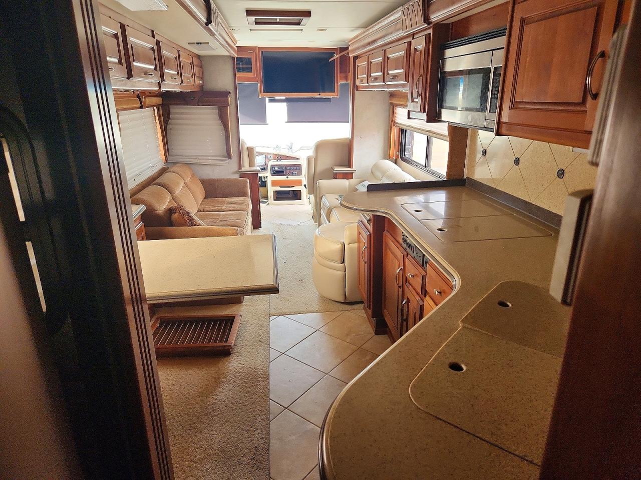2005 Roadmaster rail All models VIN 1RF43564952036631 COPART salvage auction — Side, FL - CERT OF TITLE-SLVG REBLD FLOOD (P), sold $12,400 on 2026-09-17 (photo 5)