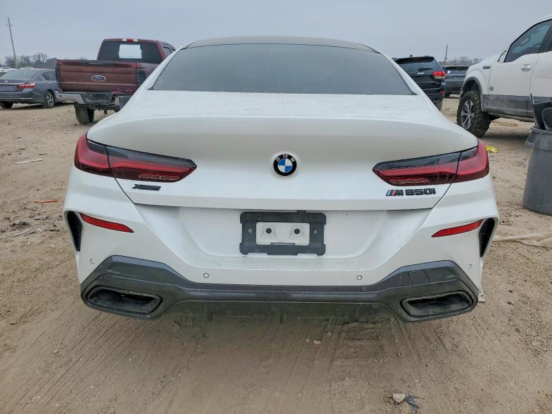 2022 BMW 8er VIN WBAGV8C01NCH27406 COPART salvage auction — MINOR DENT/SCRATCHES, TX - CERTIFICATE OF TITLE, sold $32,750 on 2026-08-27 (photo 6)