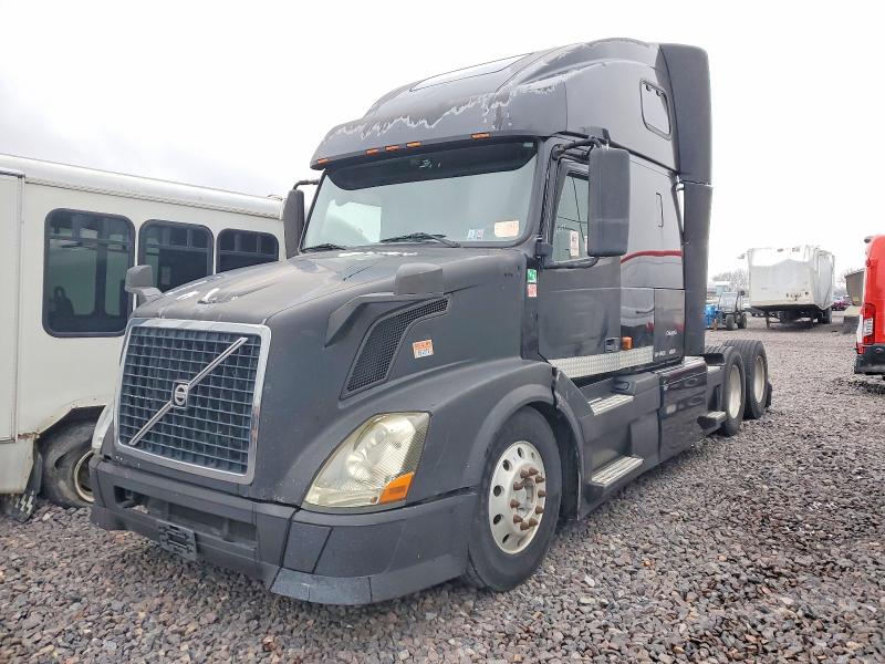 2006 Volvo Vnl VIN 4V4NC9GH66N442911 COPART salvage auction — NORMAL WEAR, Il - Certificate Of Title (P), sold $950 on 2026-07-07 (photo 2)