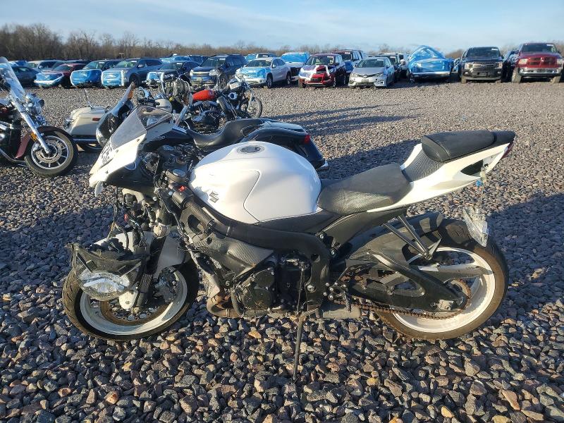 2019 Suzuki Gsx-r VIN JS1GN7FA3K7101241 COPART salvage auction — FRONT END, Mo - Salvage Certificate Of Title, sold $2,650 on 2026-07-09 (photo 3)