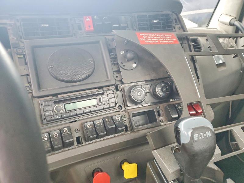 2015 Kenworth All models VIN 1XKYA48X8FJ403496 COPART salvage auction — MECHANICAL, CT, sold $5,000 on 2026-09-08 (photo 9)