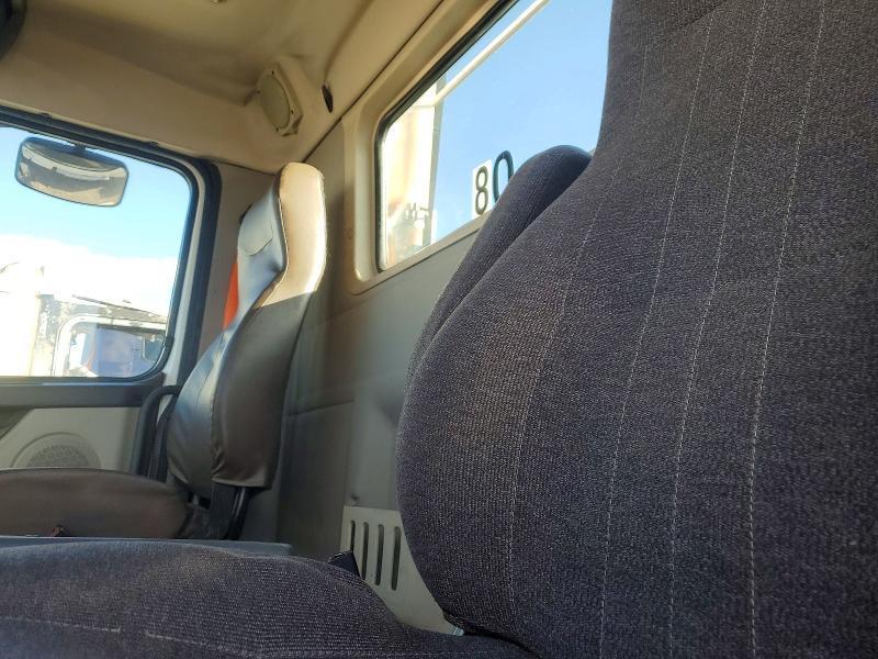 2016 Volvo Vnl VIN 4V4N39TGXGN965623 COPART salvage auction — NORMAL WEAR, In - Certificate Of Title, sold $5,000 on 2026-08-03 (photo 6)
