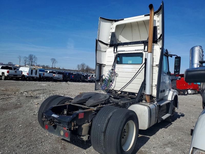 2016 Volvo Vnl VIN 4V4N39TGXGN965623 COPART salvage auction — NORMAL WEAR, In - Certificate Of Title, sold $5,000 on 2026-08-03 (photo 4)