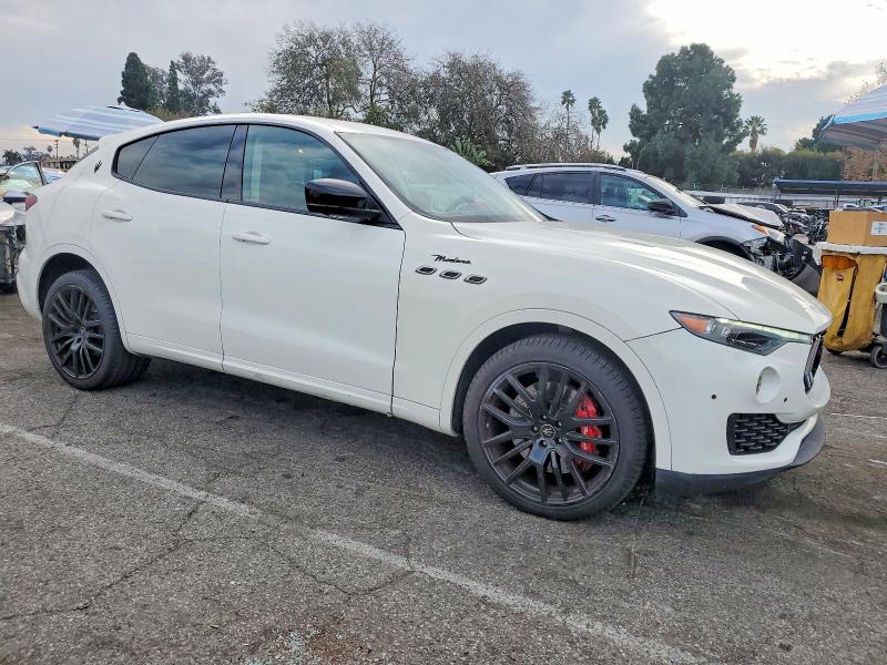 2023 Maserati Levante VIN ZN661YUM2PX411502 COPART salvage auction — MINOR DENT/SCRATCHES, CA - DIS/DLR/EXP ONLY CLEAN TITLE, sold $24,000 on 2026-07-24 (photo 4)
